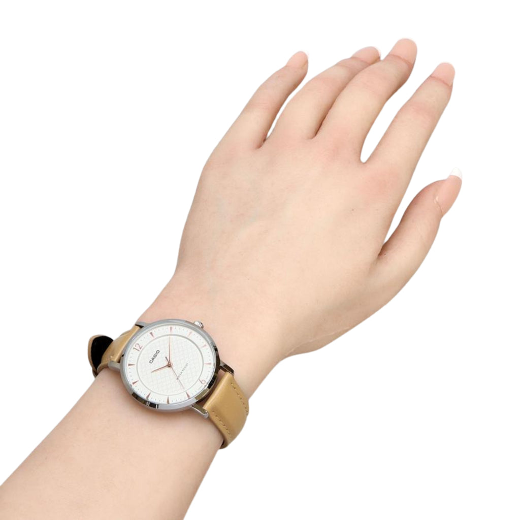 Casio Women's Analog Leather Strap Watch LTP-VT04L-7A1DF | White Dial | Quartz Movement | Water Resistant | Classic Everyday Dress Wristwatch